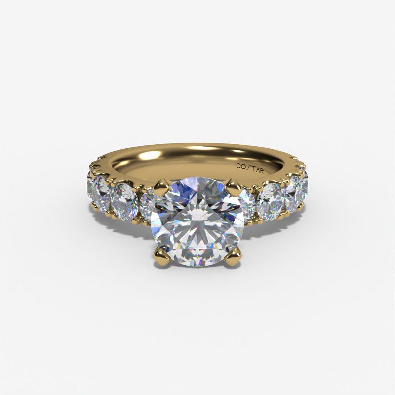 Luxurious gold band with sparkling diamonds